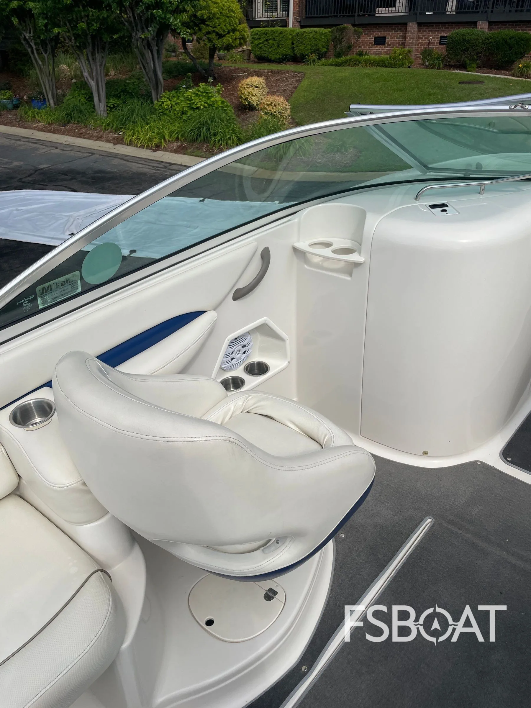 2003 Monterey 253 Explorer Sport - Media 19