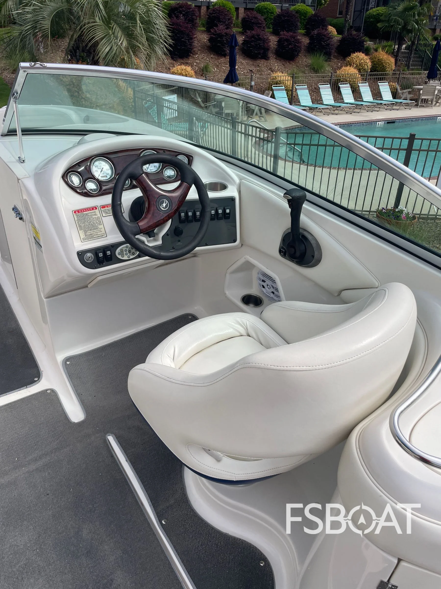 2003 Monterey 253 Explorer Sport - Media 18