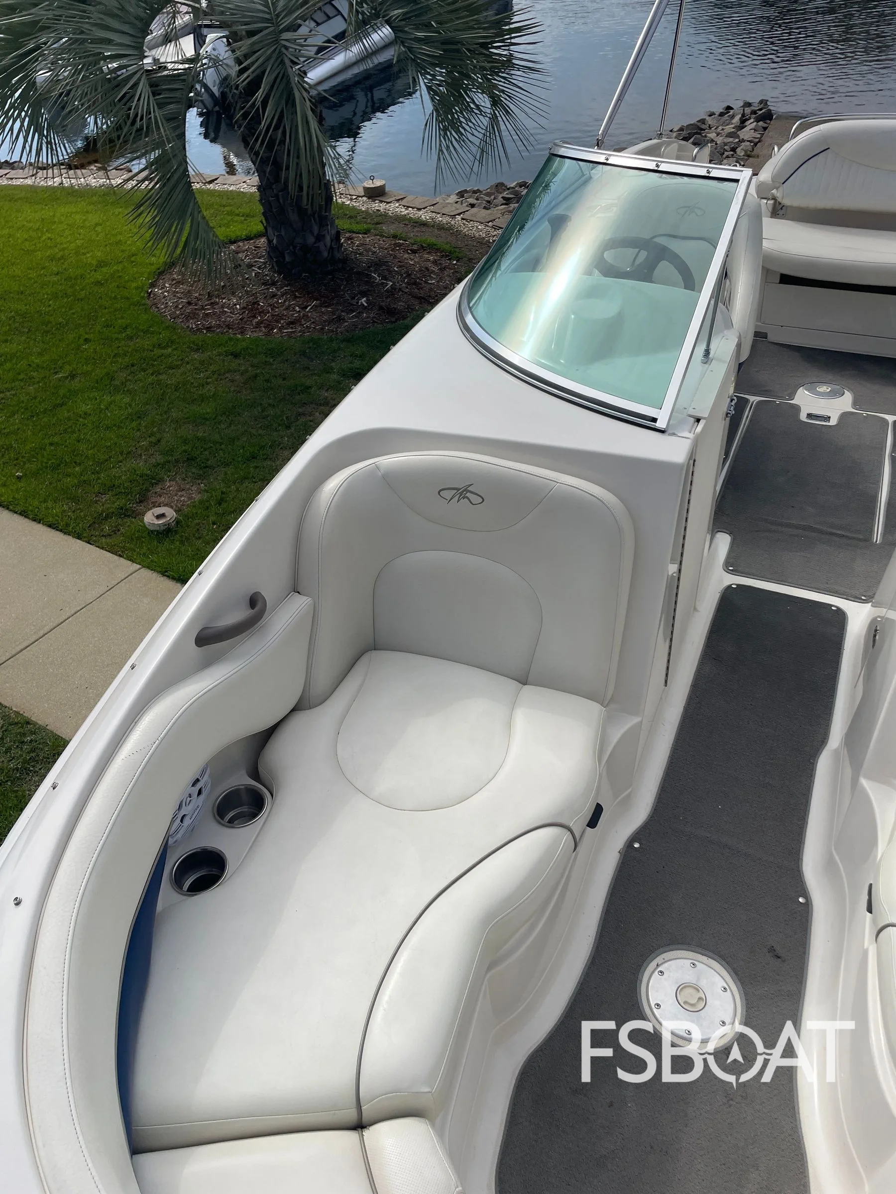 2003 Monterey 253 Explorer Sport - Media 22