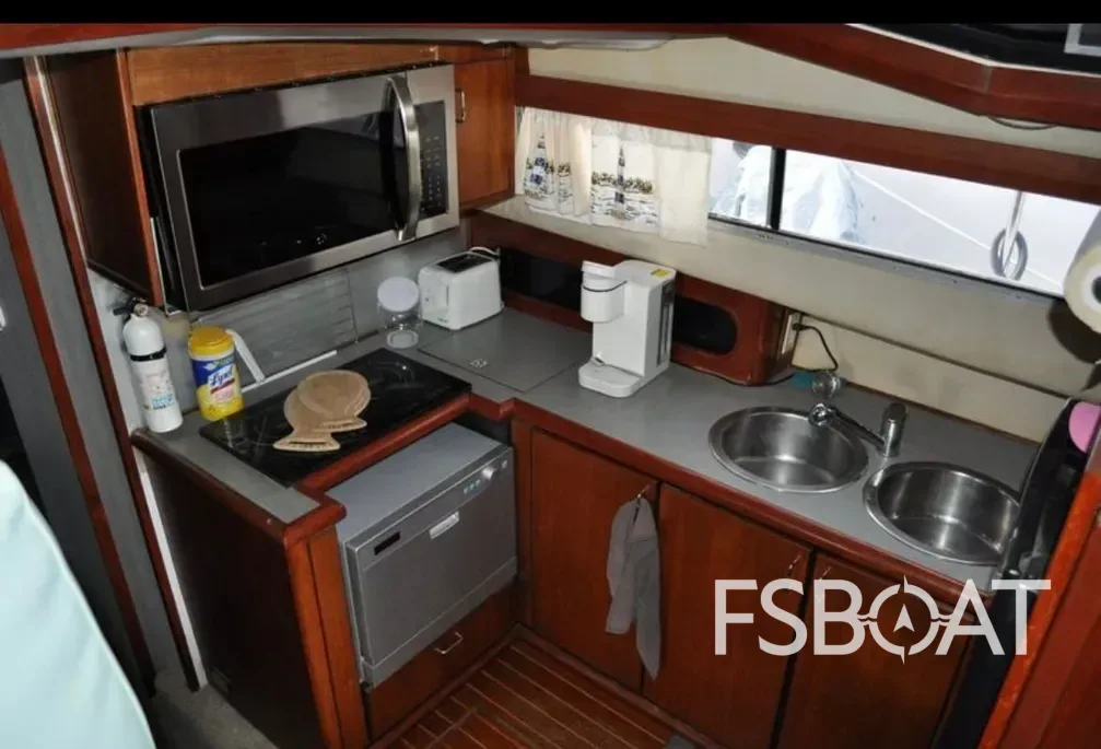 1991 Bayliner 3888 Motoryacht - Media 4