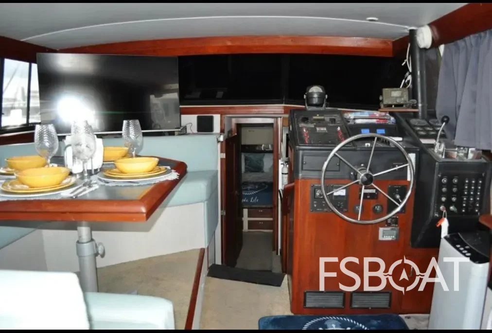 1991 Bayliner 3888 Motoryacht - Media 5