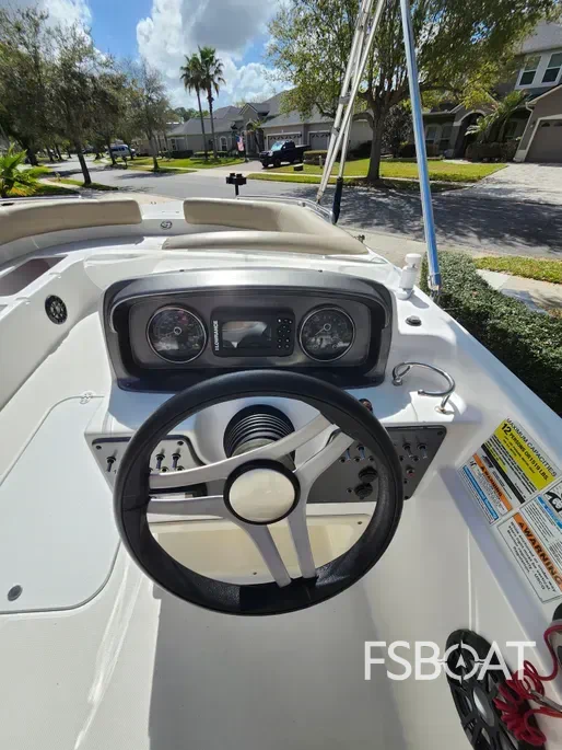 2021 Hurricane SunDeck 201 OB - Media 11