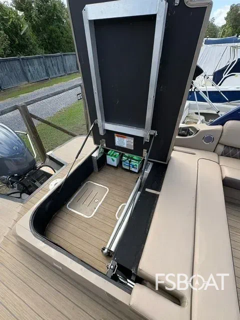 2021 Bennington QX 25 Swingback - Media 11
