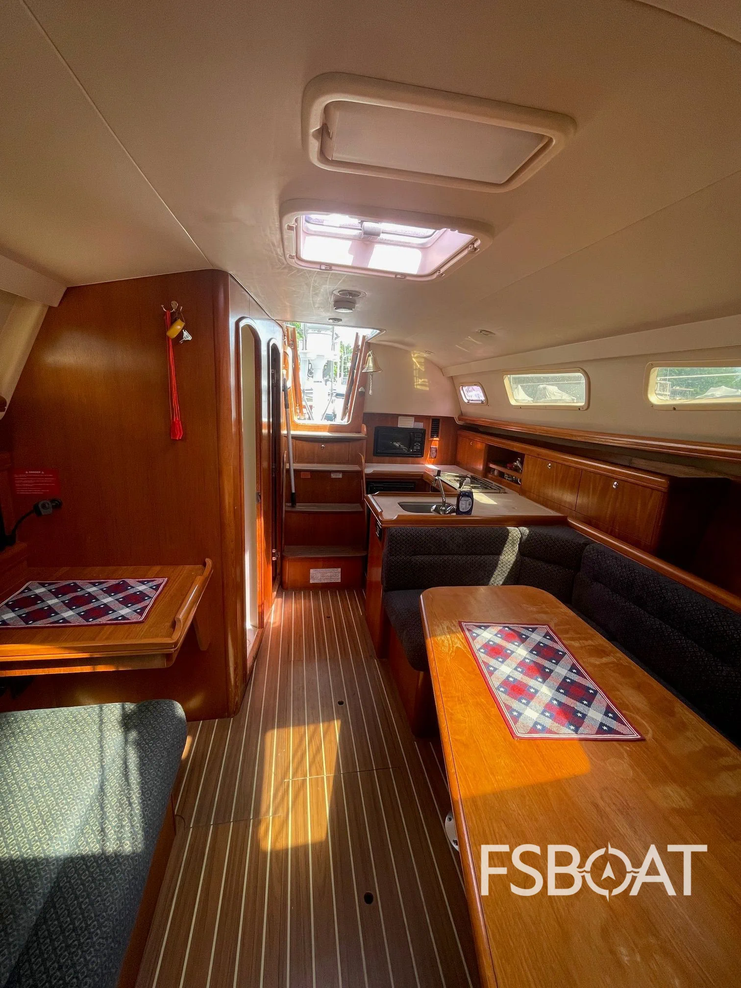 2005 Hunter 33 - Media 11