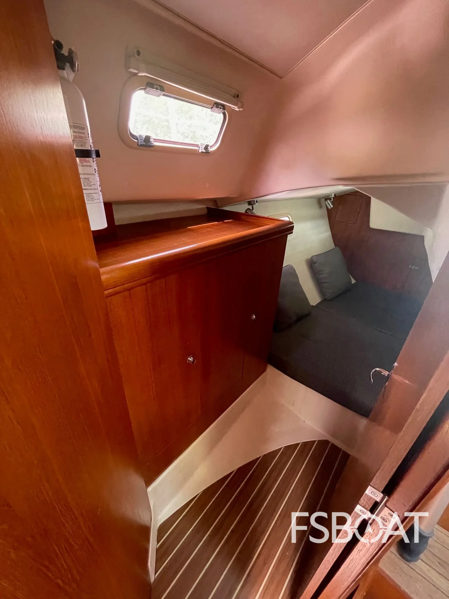 2005 Hunter 33 - Media 15