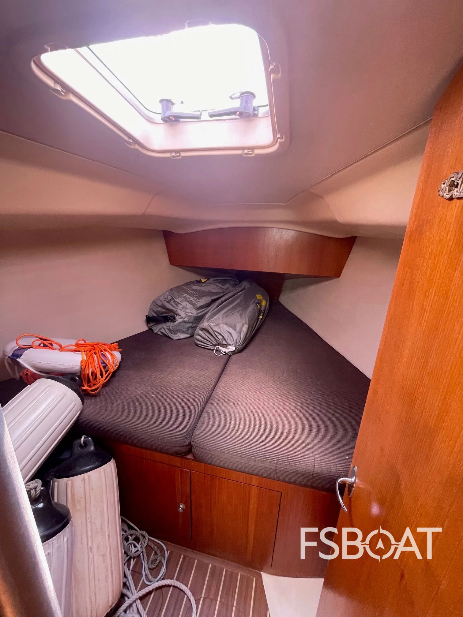 2005 Hunter 33 - Media 10