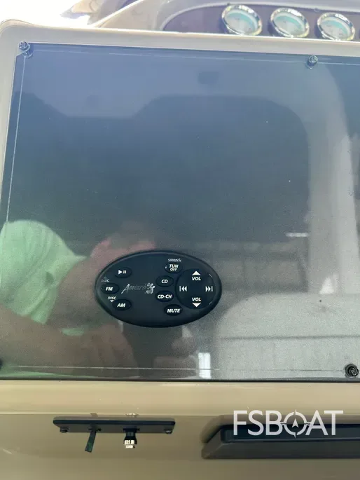 2006 Monterey 322 Cruiser - Media 16