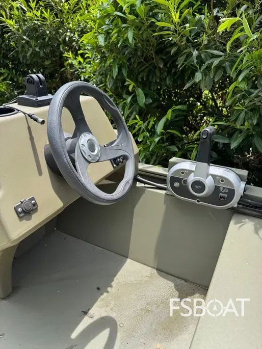 2022 Tracker Grizzly 16 - Media 3