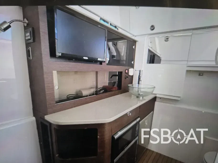 2019 Everglades 435 Center Console - Media 9