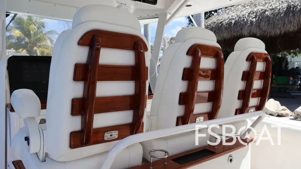 2019 Everglades 435 Center Console - Media 17