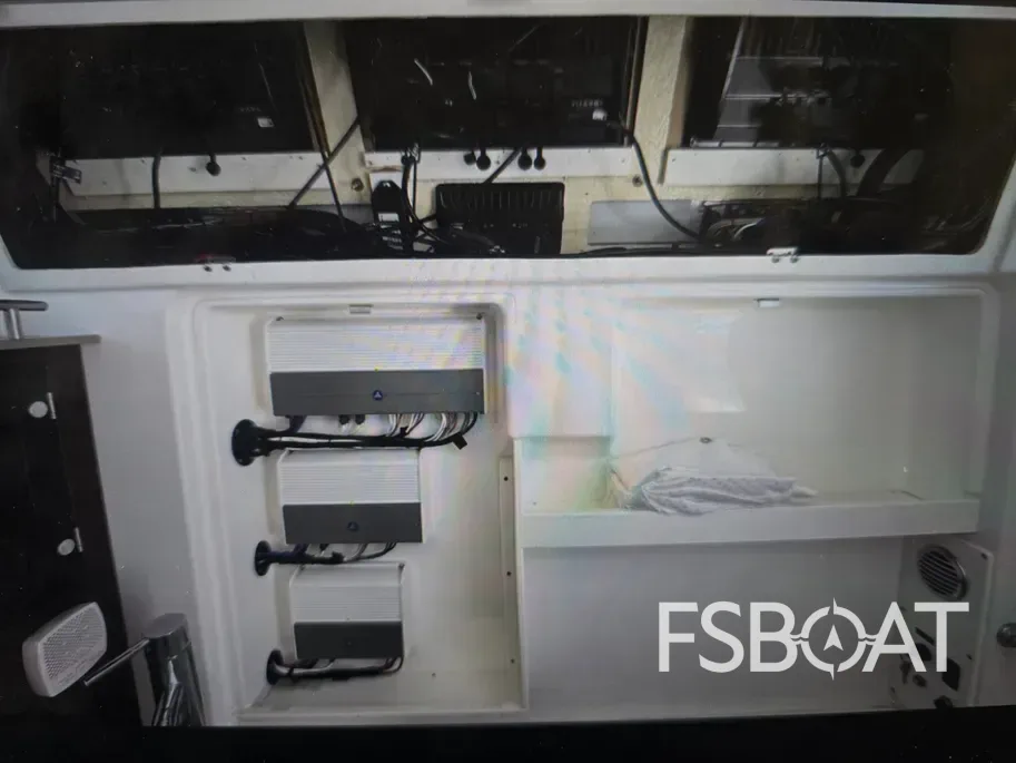 2019 Everglades 435 Center Console - Media 6