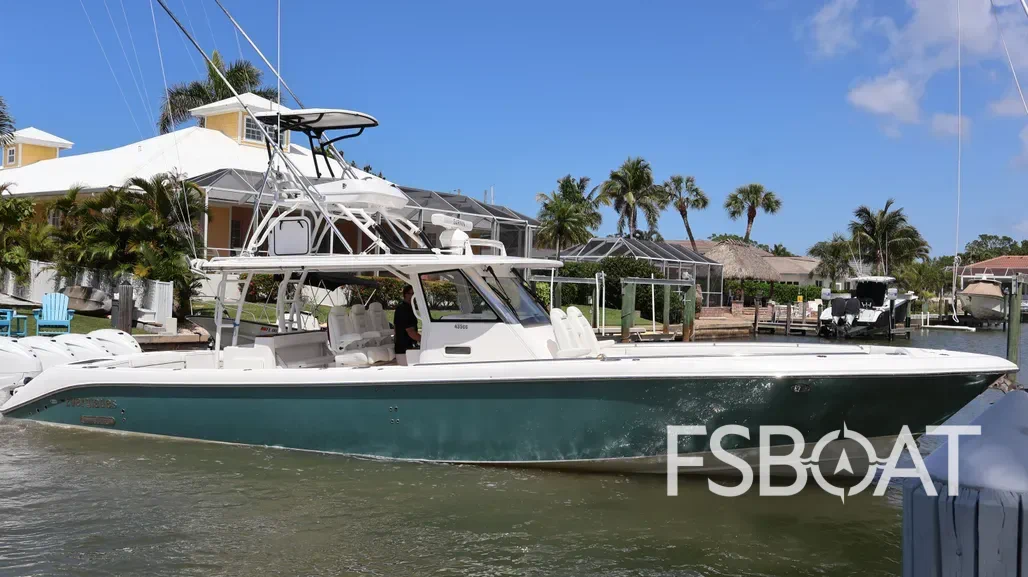 2019 Everglades 435 Center Console - Media 3