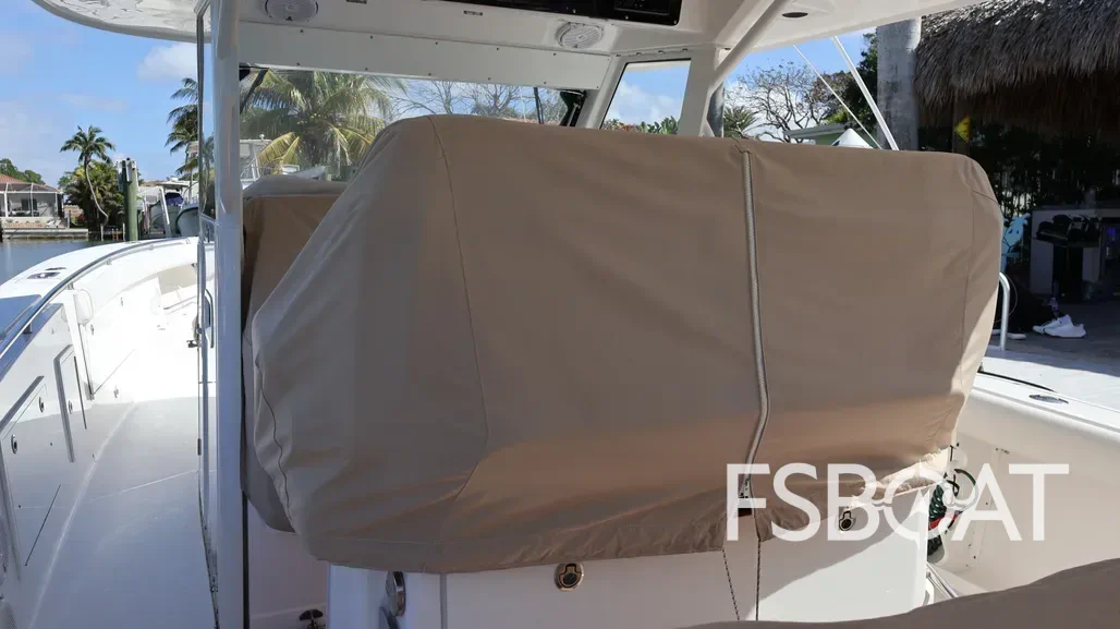 2019 Everglades 435 Center Console - Media 16