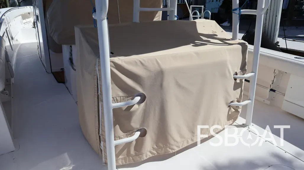 2019 Everglades 435 Center Console - Media 15