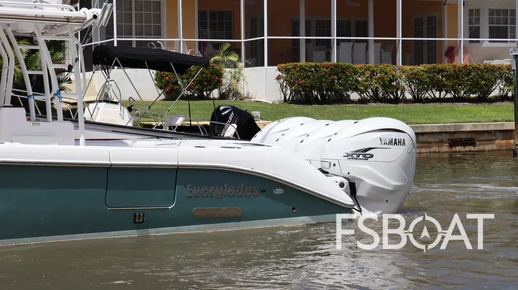 2019 Everglades 435 Center Console - Media 21