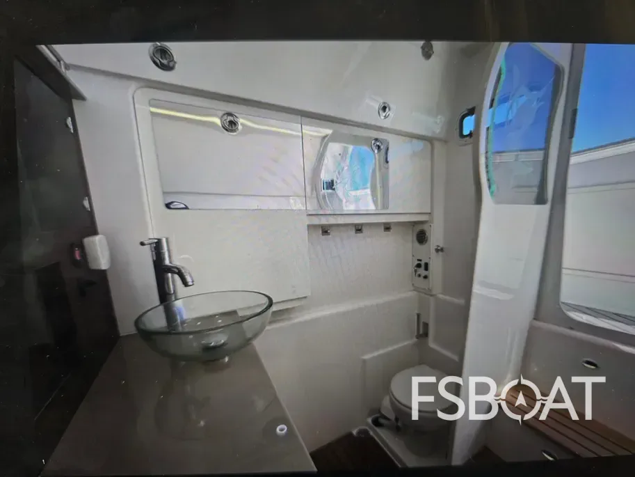 2019 Everglades 435 Center Console - Media 11