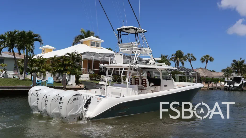 2019 Everglades 435 Center Console - Media 2