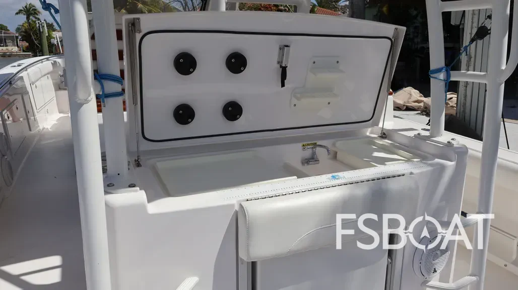 2019 Everglades 435 Center Console - Media 18