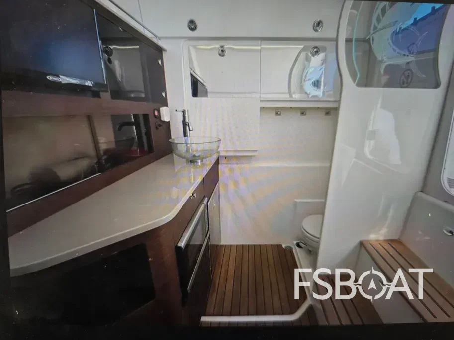 2019 Everglades 435 Center Console - Media 10