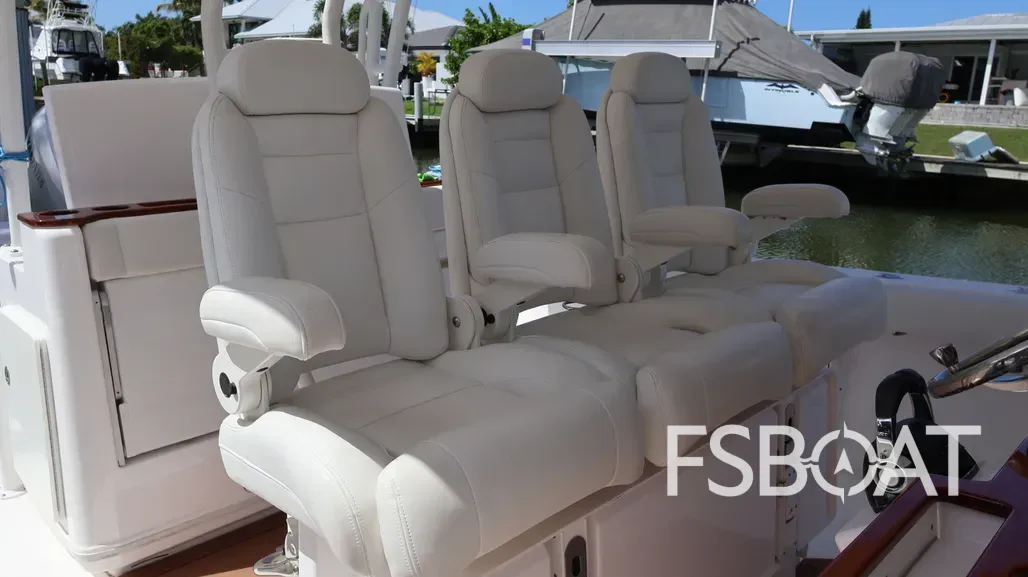 2019 Everglades 435 Center Console - Media 20