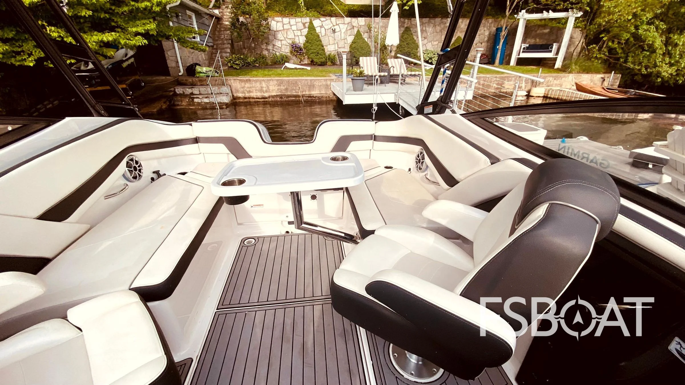 2016 Yamaha Boats AR240 - Media 18