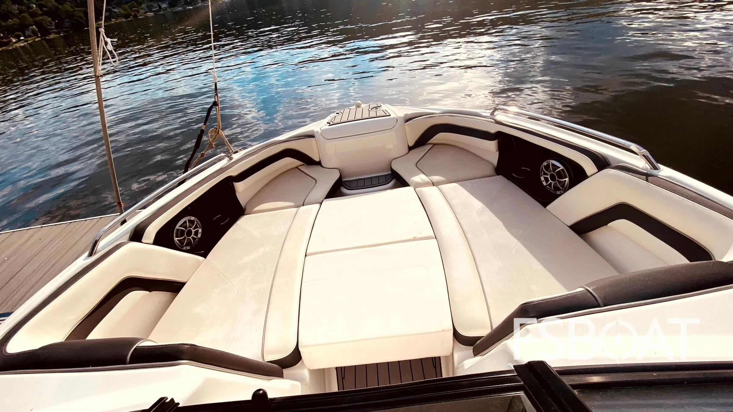 2016 Yamaha Boats AR240 - Media 19