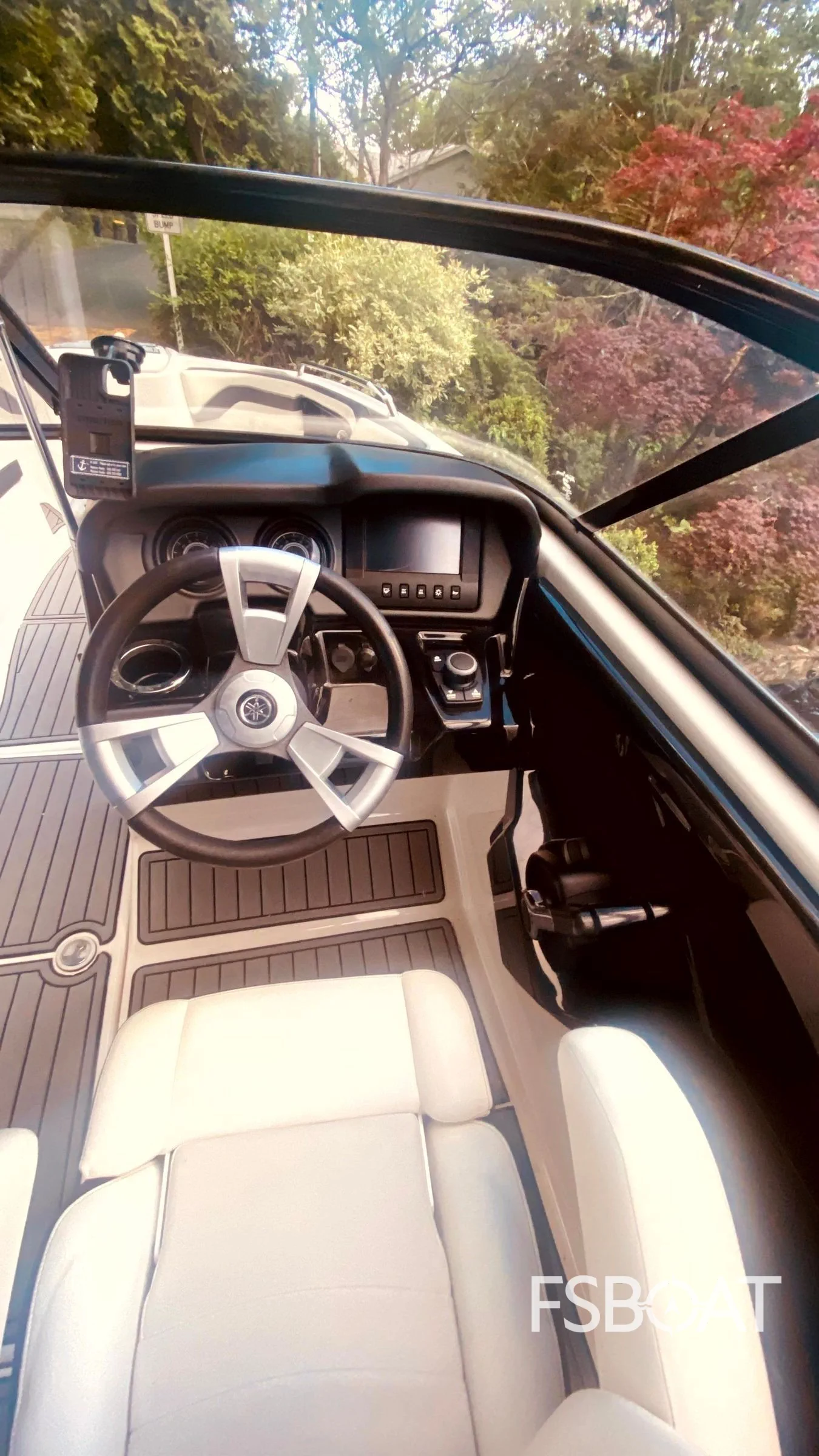 2016 Yamaha Boats AR240 - Media 6