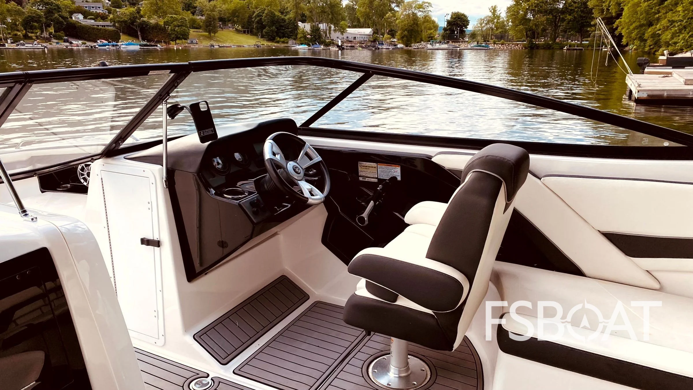 2016 Yamaha Boats AR240 - Media 11