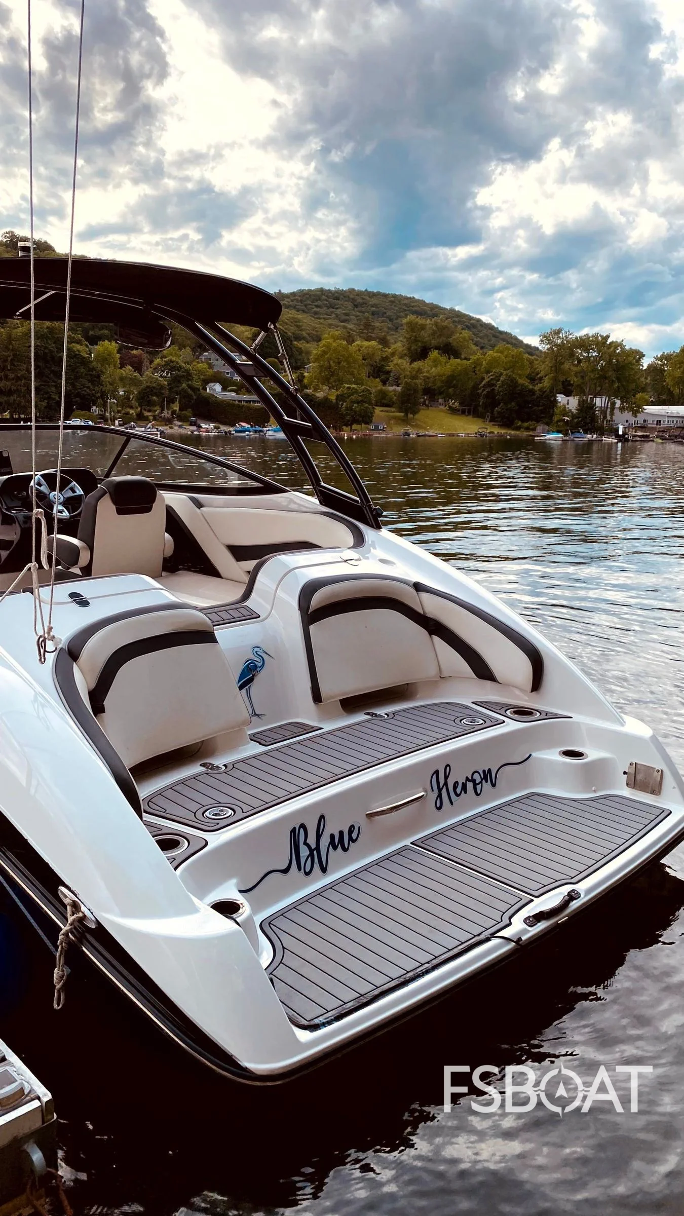 2016 Yamaha Boats AR240 - Media 3
