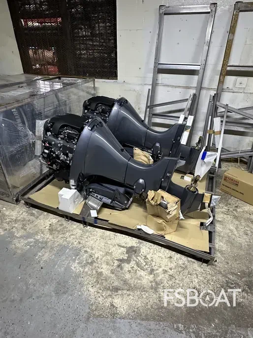 2024 Custom Barge - Media 23