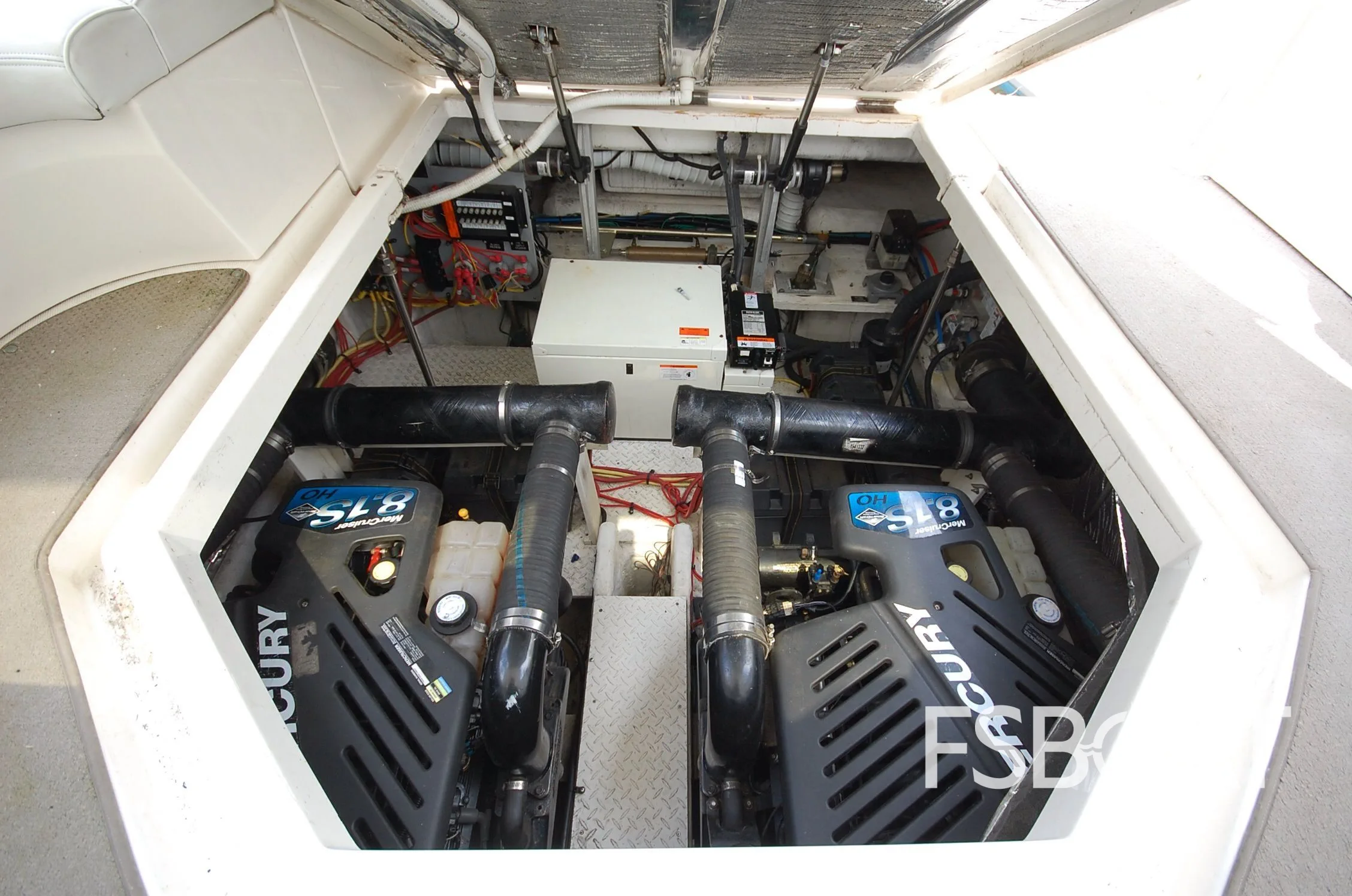 2004 Cruisers Yachts 3970 - Media 13