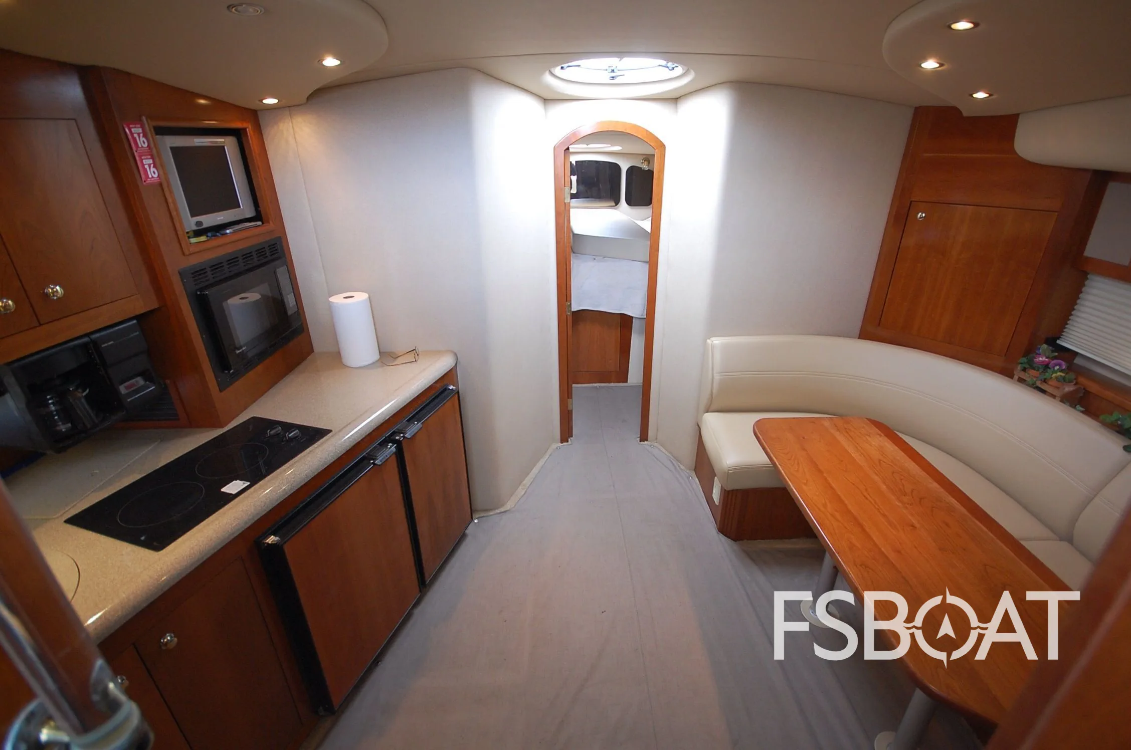 2004 Cruisers Yachts 3970 - Media 8