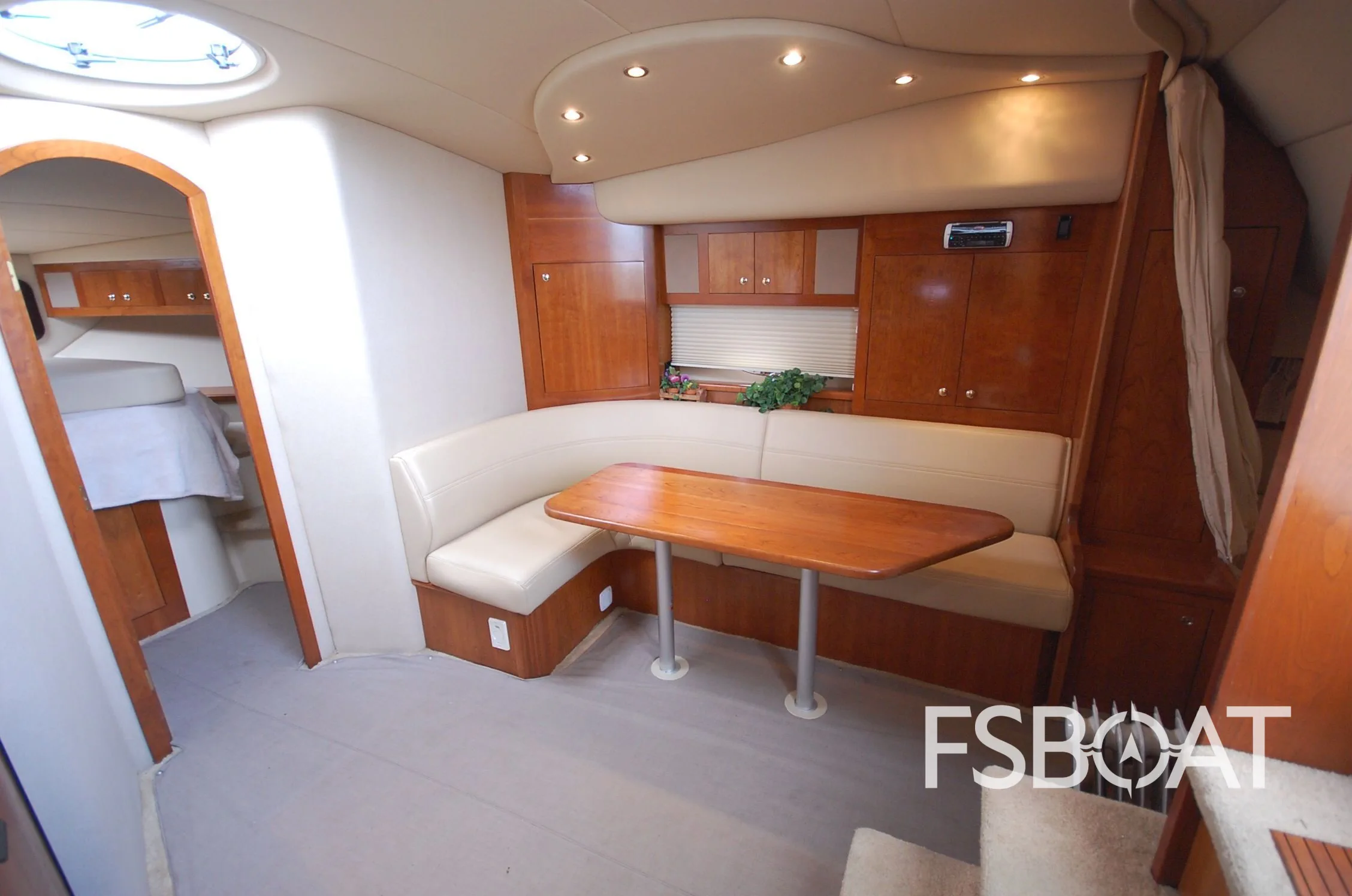 2004 Cruisers Yachts 3970 - Media 9