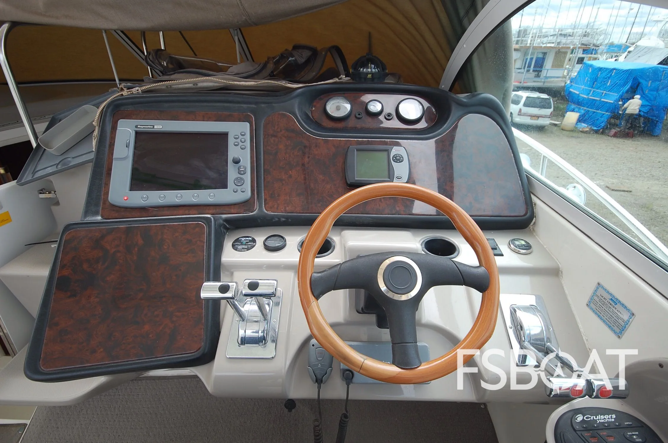 2004 Cruisers Yachts 3970 - Media 6