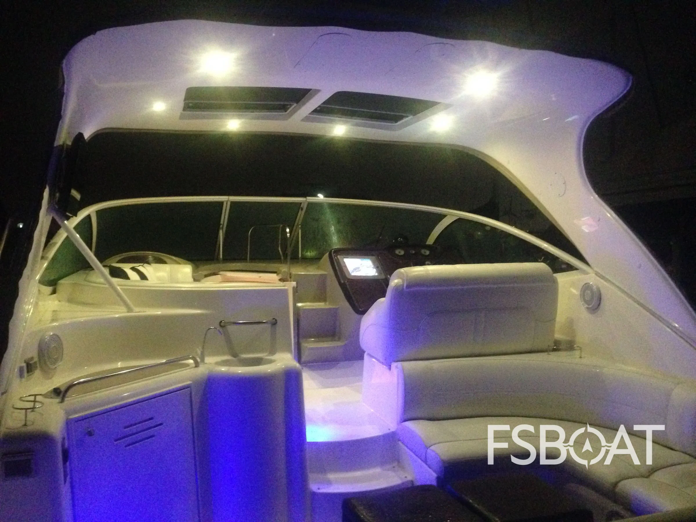 2004 Cruisers Yachts 3970 - Media 22