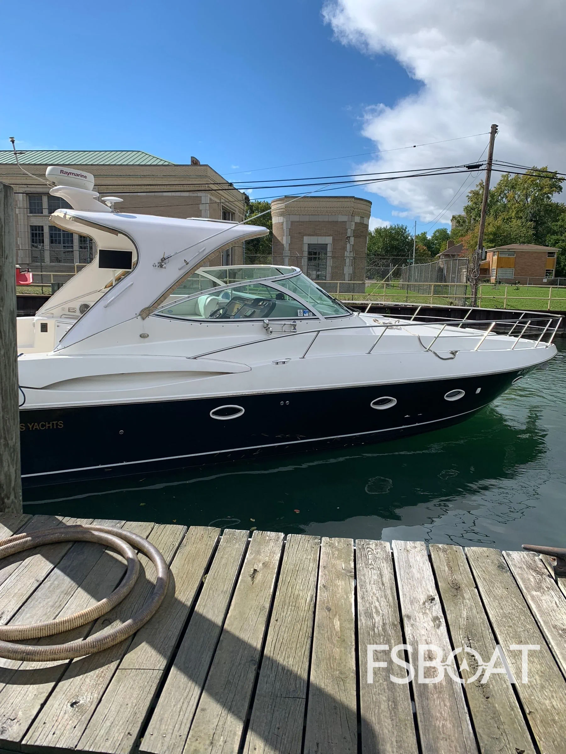 2004 Cruisers Yachts 3970 - Media 23