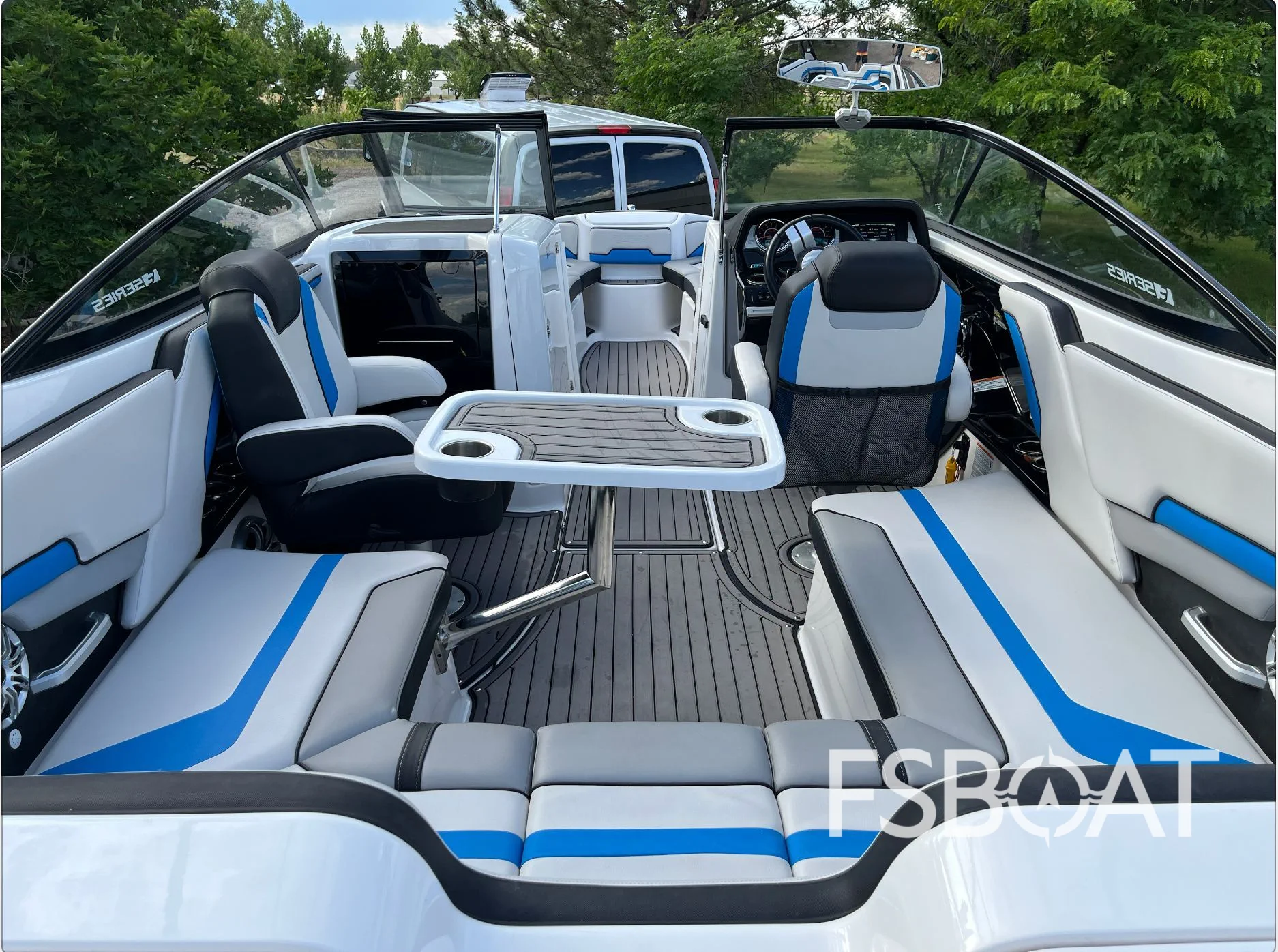 2017 Yamaha Boats 242X E-Series - Media 4