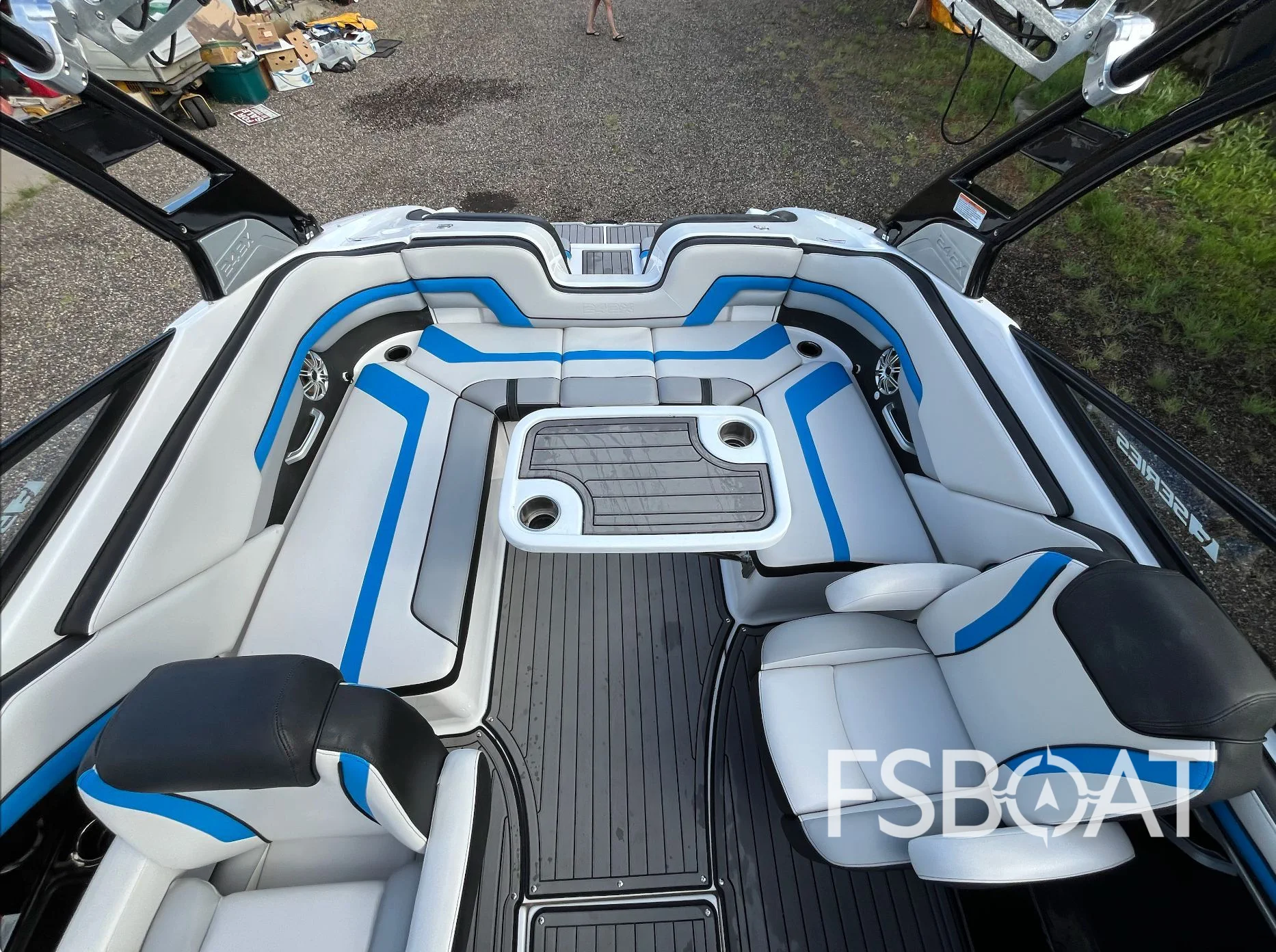 2017 Yamaha Boats 242X E-Series - Media 5