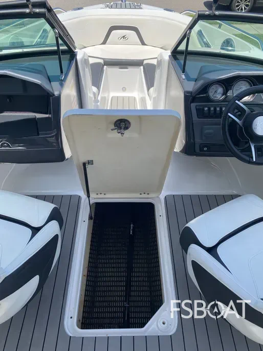2016 Monterey 224FS - Media 10