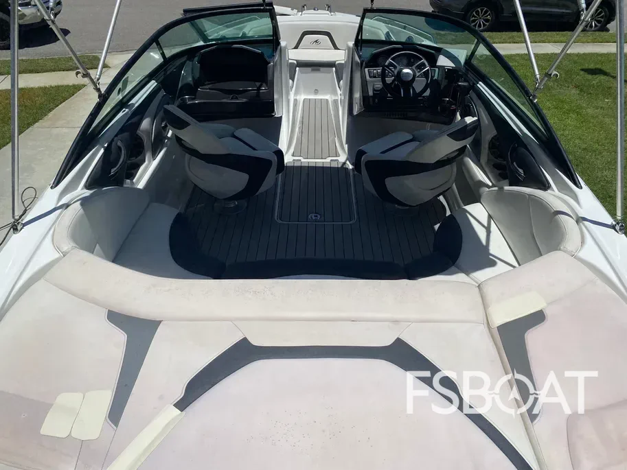2016 Monterey 224FS - Media 13