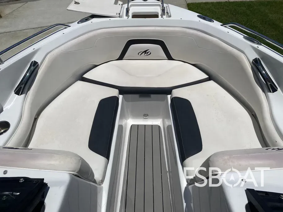2016 Monterey 224FS - Media 19