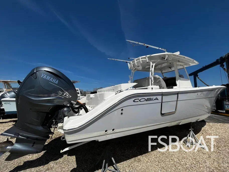 2020 Cobia 350 Center Console - Media 9