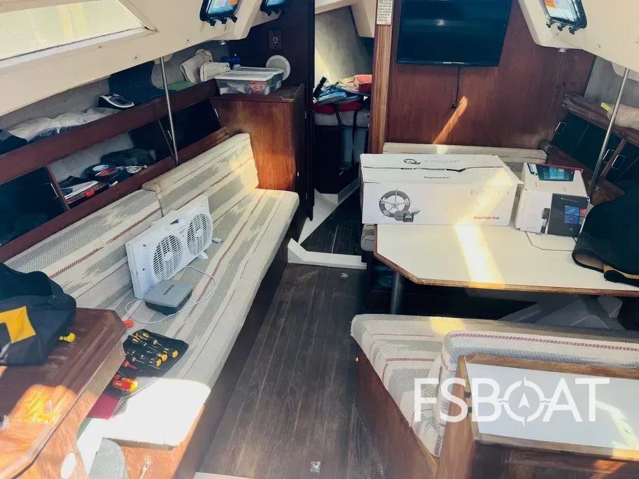 1985 Hunter 30 - Media 8