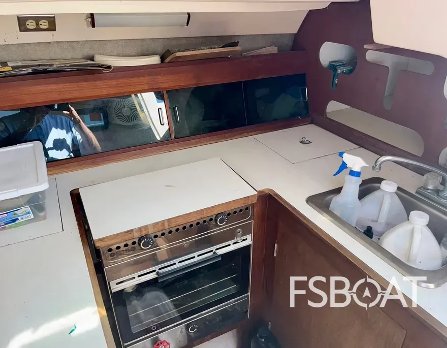 1985 Hunter 30 - Media 6