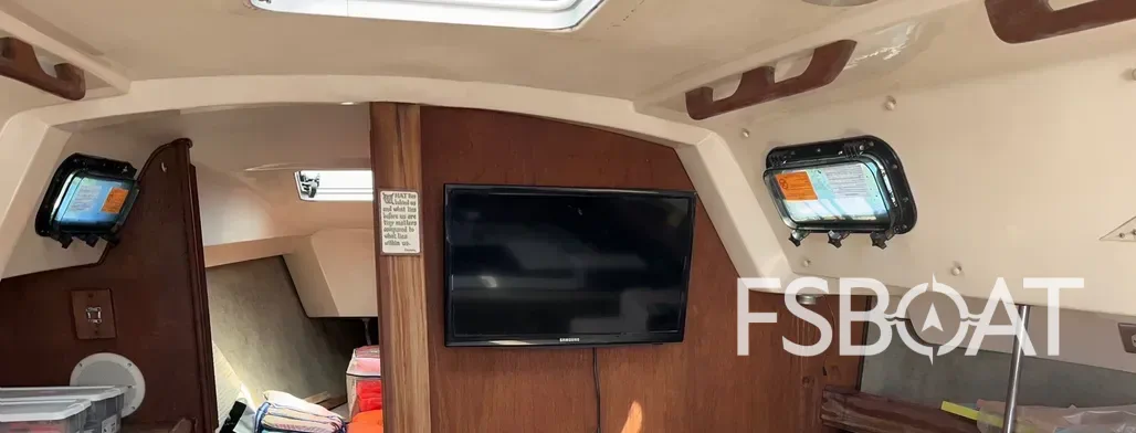 1985 Hunter 30 - Media 7