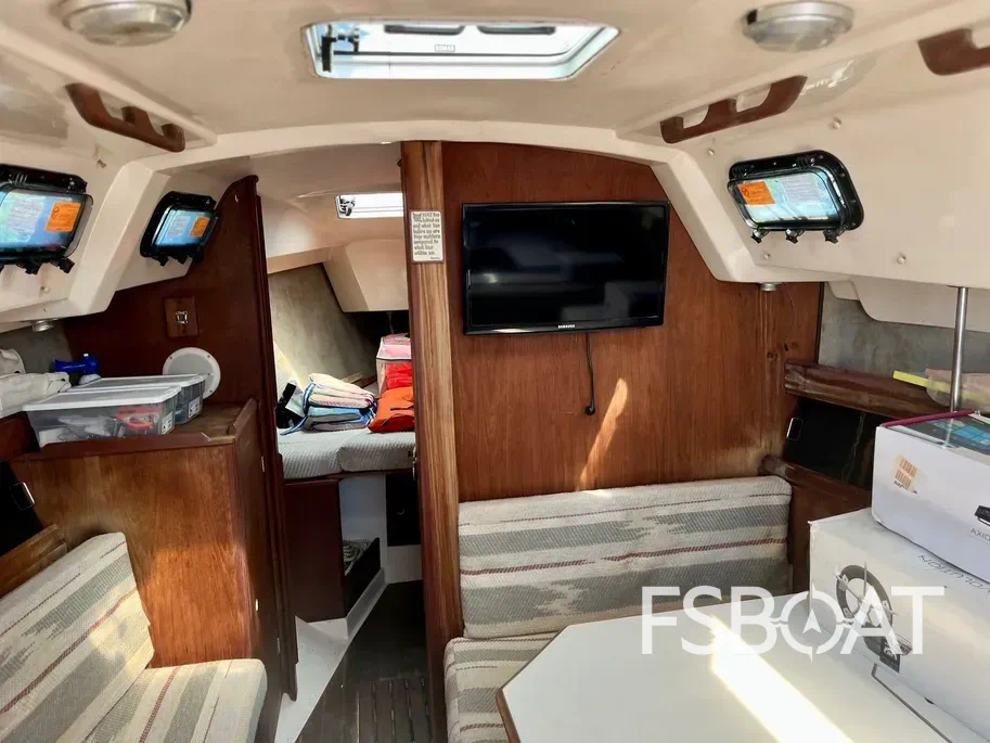 1985 Hunter 30 - Media 5