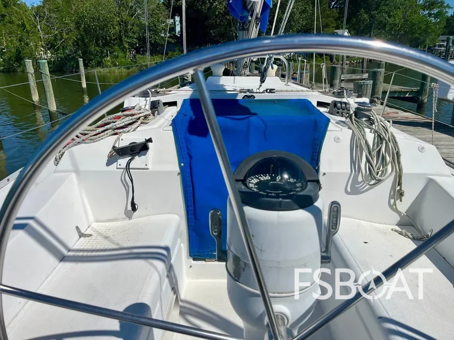 1985 Hunter 30 - Media 4