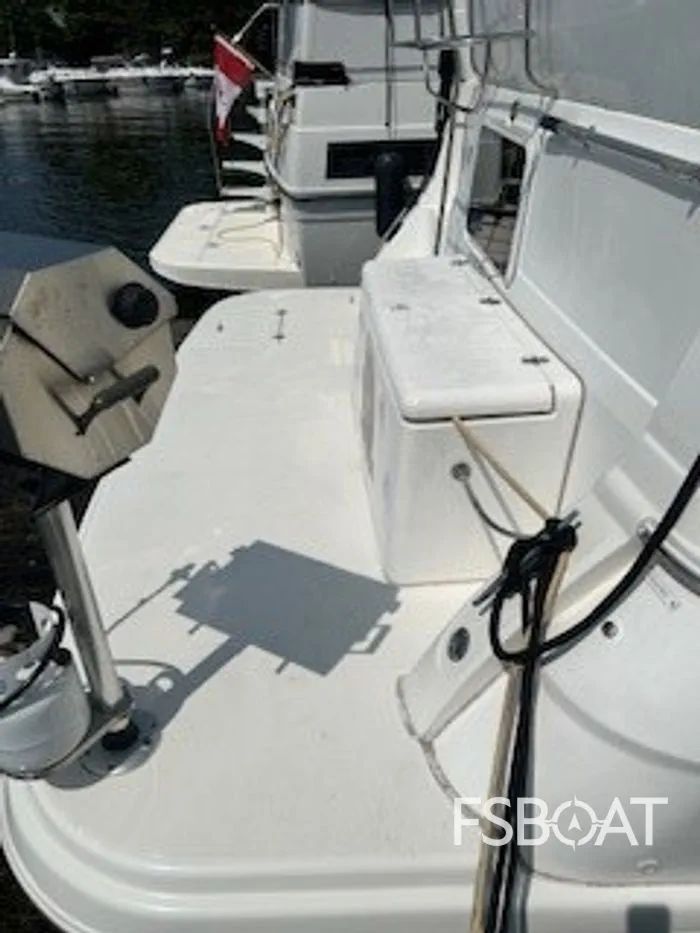 2001 Cruisers Yachts 3750 - Media 2