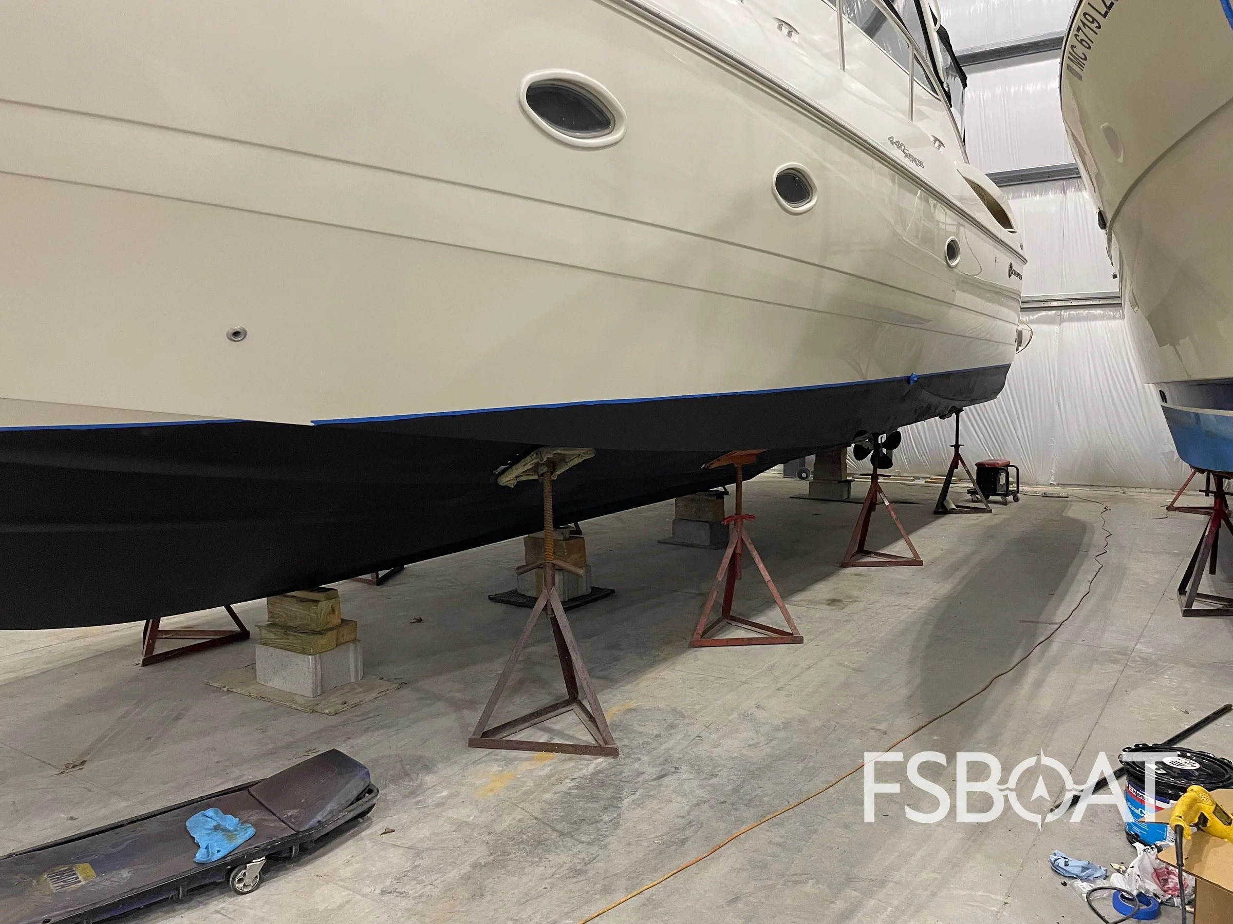 2005 Cruisers Yachts 440 Express - Media 3