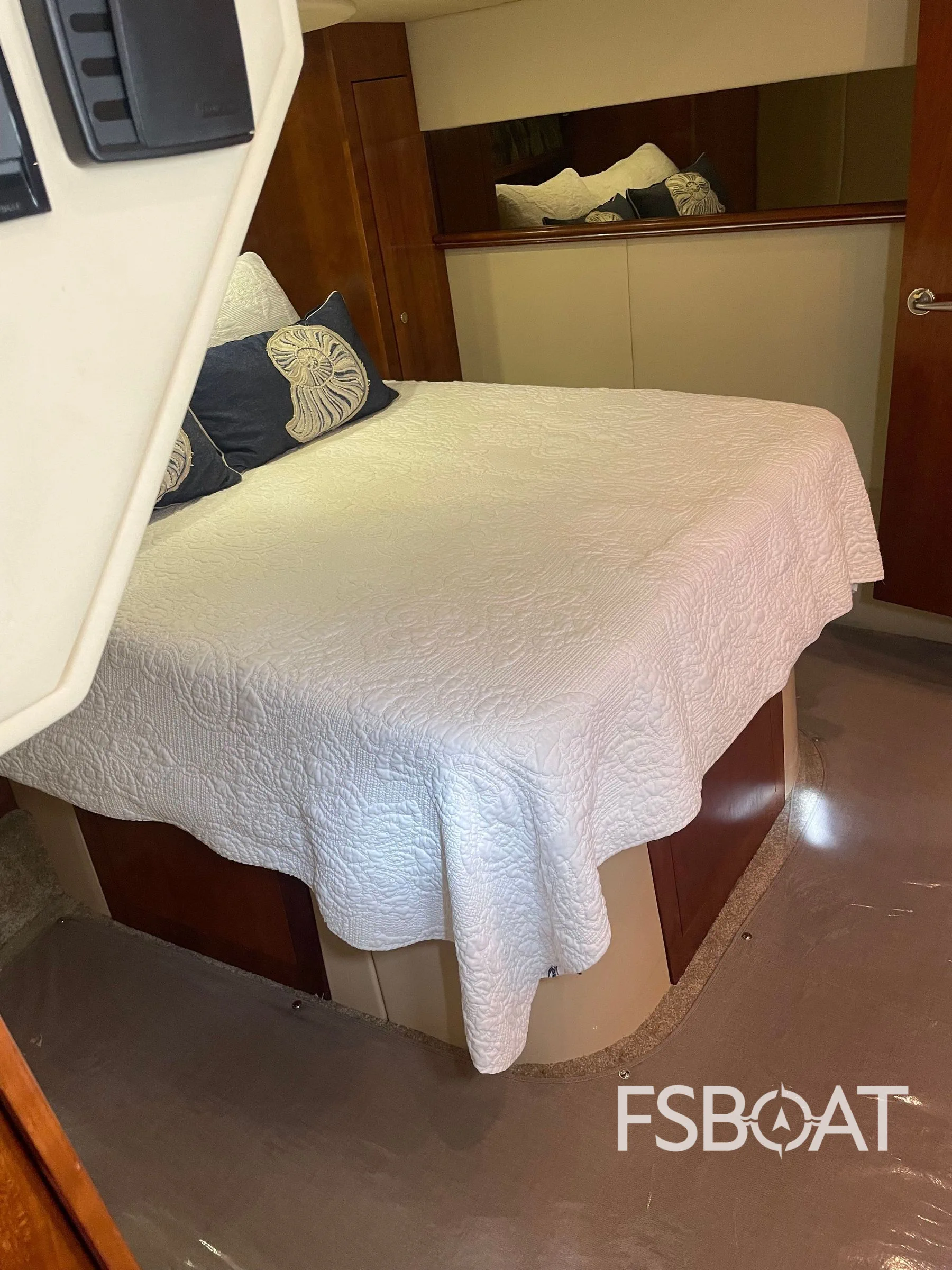 2005 Cruisers Yachts 440 Express - Media 6